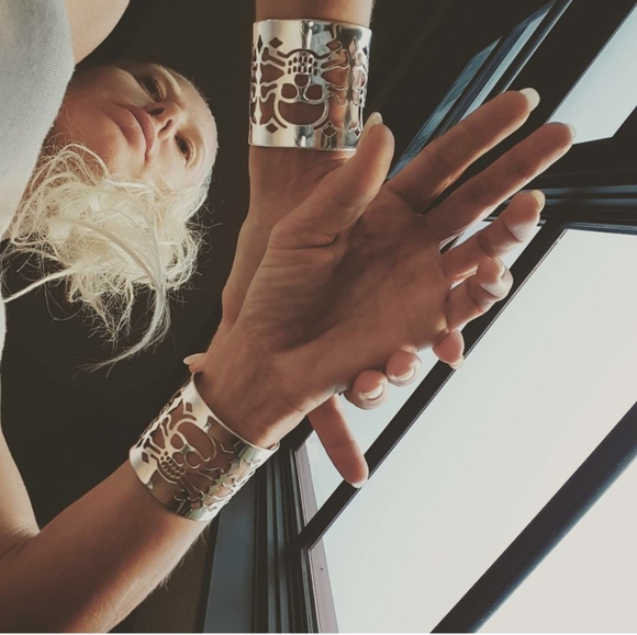 Sterling silver plated on brass skull bracelet - Picture 2 of 3